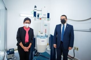 Entrega la Rectora Lilia Cedillo Ram&iacute;rez equipo para Laboratorio de Resonancia Magn&eacute;tica Nuclear