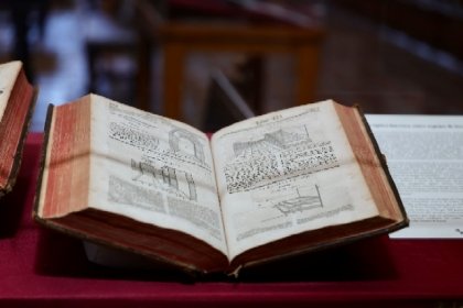 Biblioteca palafoxiana celebra 380 a&ntilde;os de ser memoria viva de Puebla
