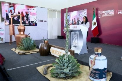 Gobierno estatal reconoce la excelencia del Mezcal poblano con "premio al origen 2026"