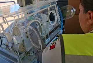 Gobierno estatal activa ambulancia a&eacute;rea para tratado de reci&eacute;n nacido