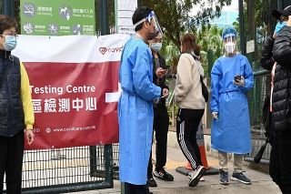 Empleados dom&eacute;sticos &ldquo;abandonados&rdquo; por ola de COVID-19 en Hong Kong