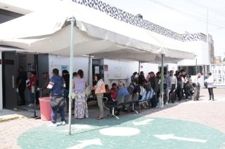 El ISSSTEP atiende el desabasto de medicamentos en sus unidades m&eacute;dicas