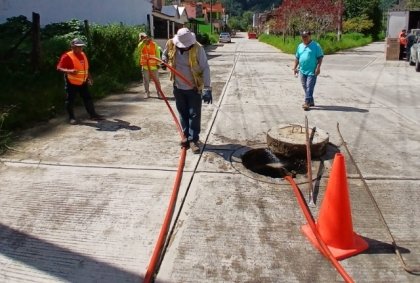 Limpieza y desazolve en m&aacute;s de 10 km de drenaje realiz&oacute; Agua de Puebla en comunidades afectadas por las lluvias en la Sierra Norte