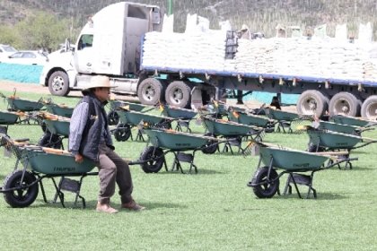 Acelera Armenta el desarrollo de la Sierra Negra con apoyos comunitarios y al campo