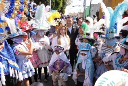 Con alegr&iacute;a y sensibilidad, gobierno de Puebla entrega miles de juguetes en 27 microregiones