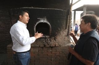Eduardo Rivera P&eacute;rez entreg&oacute; rehabilitaci&oacute;n del centro alfarero en el Barrio de la Luz