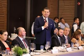 Armenta presenta su Plan Estrat&eacute;gico 2024-2030 a l&iacute;deres empresariales de la vivienda en Puebla