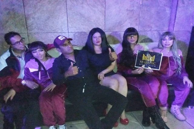 Alex Mar&iacute;n y sus 3 bellas chicas cautivan a poblanos que asistieron en Majestic