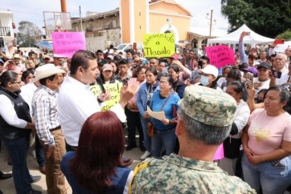 Gobernador Armenta se re&uacute;ne con damnificados de la regi&oacute;n de Tlacuilotepec