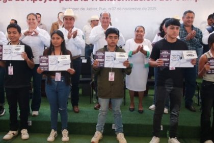 Gobierno ampl&iacute;a conectividad digital; 2 mil j&oacute;venes en Xicotepec reciben becas del bienestar