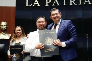 Por Amor a Puebla, Armenta reconoce el talento de su Estado en el Senado