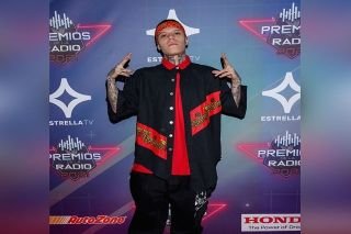 &iexcl;Como Juanga! Santa Fe Klan cae del escenario en Feria de Rosarito