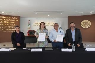 Signan convenio entre el TEEP y la Universidad Veracruzana Intercultural de la Universidad Veracruzana.&nbsp;