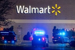 Confirman autoridades siete muertos en tiroteo en Walmart de Colorado; el atacante se suicid&oacute;