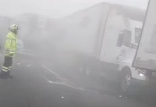 Carambola de transporte pesado genera cierre parcial en la autopista Puebla&ndash;Orizaba