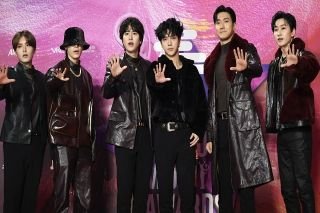 &iquest;Doctor Simi qu&eacute;&hellip;? Fans pasan a beb&eacute; a escenario de Super Junior