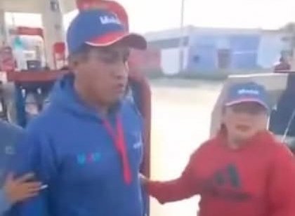 Trabajador de Mobil agrede f&iacute;sicamente a fotoperiodista tras ser exhibido con billete falso en la Diagonal