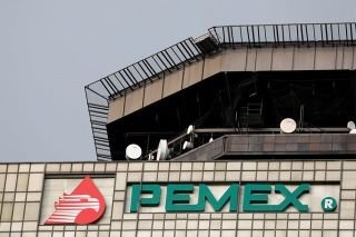 PEMEX hunde la econom&iacute;a, Migrantes la rescatan