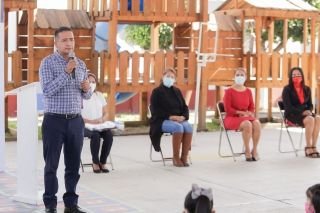 El Sistema Municipal DIF entreg&oacute; uniformes a 35 orientadoras comunitarias