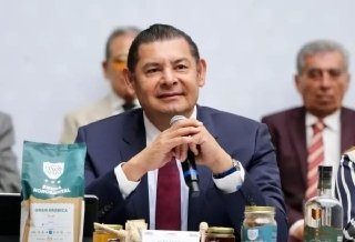 Armenta refuerza combate contra contrabando y cobro de piso en Puebla