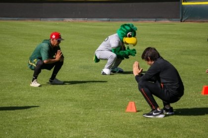 El IMDP y Pericos de Puebla realizan una cl&iacute;nica deportiva