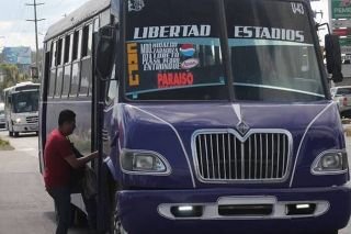 Poblana denuncia que un sujeto se ven&iacute;a masturbando mientras la ve&iacute;a, esto abordo de un &ldquo;Morado&rdquo;
