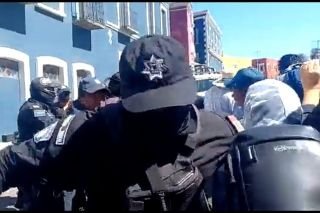 &iexcl;Indignante! Polic&iacute;a de la SSP agrede a mujer fotoperiodista durante marcha
