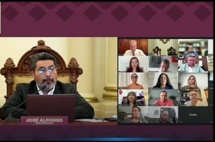 Micr&oacute;fono abierto traiciona a Pepe Chedraui en Cabildo: "D&eacute;jame votar, cabr&oacute;n"