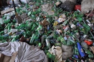 Recolectores de basura en huelga en Par&iacute;s; se juntan m&aacute;s de 5 mil toneladas de residuos