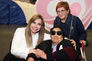 Cirug&iacute;as gratuitas devuelven la vista y transforman la vida de familias poblanas