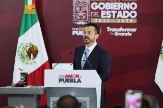 Garc&iacute;a Parra acusa a TV Azteca de disfrazar de "especialista" a exvocero del PAN para golpear al Gobierno de Puebla