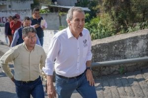 Atiende Pepe Chedraui solicitudes en Canoa para mejora de puente vehicular