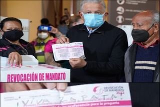 &iquest;Por qu&eacute; AMLO puso "VIVA ZAPATA" en la boleta de la Revocaci&oacute;n de Mandato?