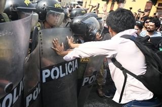 Liberan a 192 manifestantes detenidos en Universidad de San Marcos, Per&uacute;