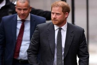 Pr&iacute;ncipe Enrique acusa a la familia real de ocultar espionaje sobre su tel&eacute;fono