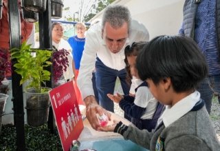 Atestigua Pepe Chedraui donaci&oacute;n de captador pluvial en el Preescolar Jorge Murad Macluf