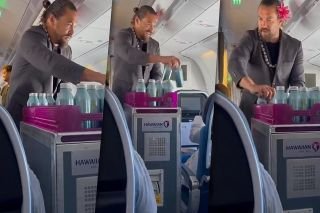 Jason Momoa,&rdquo;Aquaman&rdquo;, reparte agua en pleno vuelo y lo nombran &ldquo;Aguaman&rdquo;