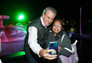 Inaugura Pepe Chedraui rehabilitaci&oacute;n de la fuente del Jard&iacute;n El Carmen