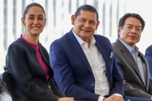 Claudia Sheinbaum reconoce trabajo de Sergio Salom&oacute;n y desea &eacute;xito a Alejandro Armenta en hist&oacute;rica transici&oacute;n en Puebla