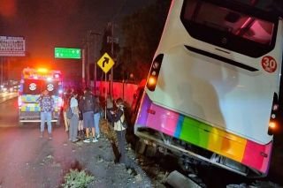Accidente de Mexib&uacute;s en Ecatepec deja tres lesionados