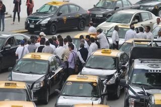 &iexcl;El colmo! Taxistas golpean a ciudadano; cre&iacute;an que era Uber