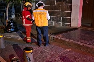 Atiende Protecci&oacute;n Civil corto circuito en coordinaci&oacute;n con la CFE en la zona del Carmen