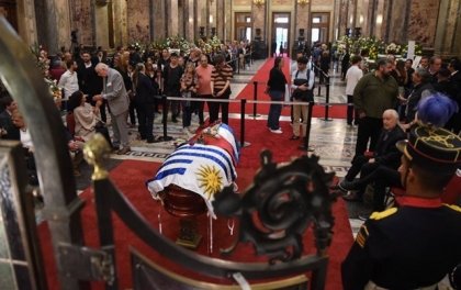 Capilla ardiente de Mujica abre al p&uacute;blico; permanecer&aacute; hasta el jueves