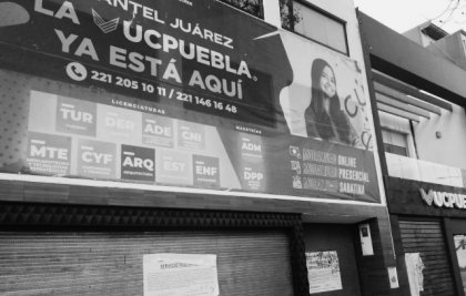 Estudiantes y padres de familia piden la reapertura de la universidad Cuauht&eacute;moc