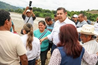 Gobierno federal y estatal, CONAGUA y CEASPUE trabajan en r&iacute;o Pantepec para prevenir futuras inundaciones