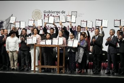 Asisti&oacute; Pepe Chedraui al Primer Encuentro Nacional Municipal con Claudia Sheinbaum