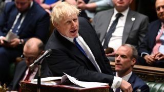 Crisis pol&iacute;tica en Reino Unido: &iquest;Por qu&eacute; piden renuncia de Boris Johnson y han dimitido varios ministros?