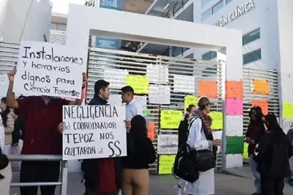 BUAP desa&iacute;ra a estudiantes de medicina; acusan hay irregularidades en la gesti&oacute;n