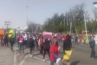 Taxistas piratas y 28 de Octubre desquician vialidad en Angel&oacute;polis