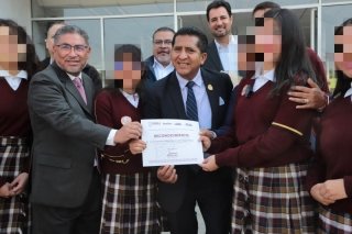 Estudiantes del CENHCH donan ropa al SEDIF para beneficiar a casas hogar